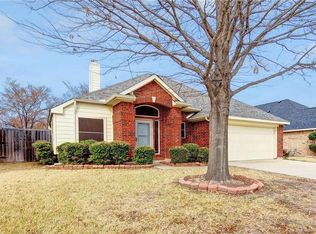 212 Mary Pat Dr, Grand Prairie, TX 75052