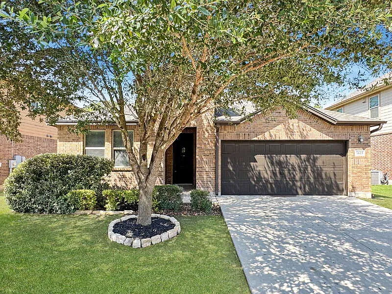 3 bed, 2.5 bath, 2253 sqft, $2,125 — Photo 3