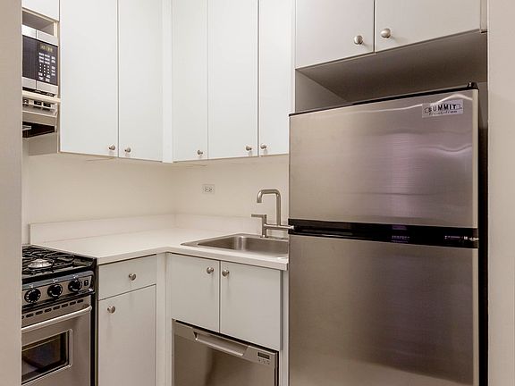 3rd image of 127 4th Ave APT 6A