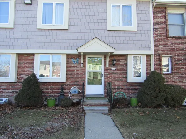 19957 S Great Oaks Cir, Clinton Township, MI 48036