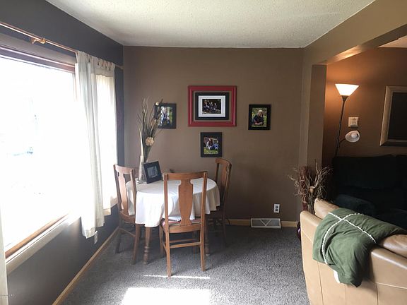 5th image of 39 E Wood St