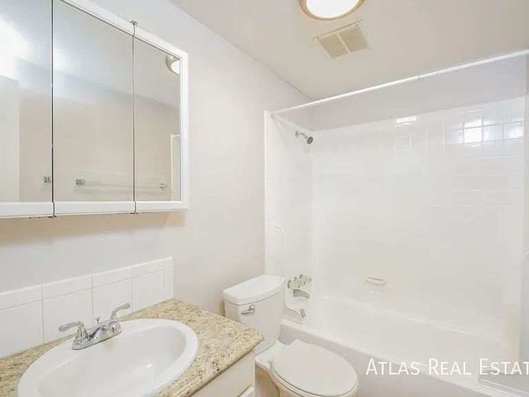 4993 N King St #302 — Photo 11