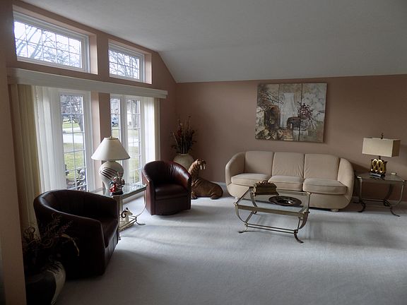 2nd image of 28500 Southbridge Cir