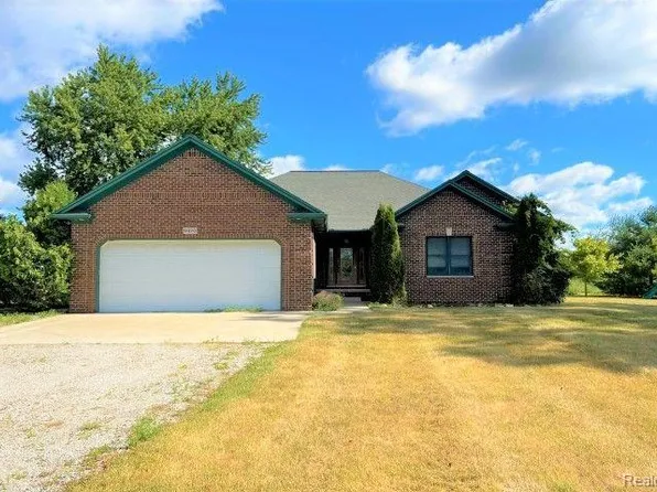 9470 Beard Rd, Avoca, MI 48006