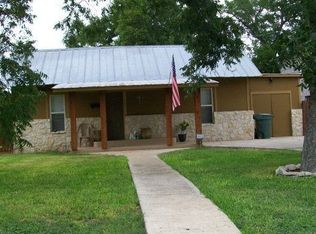 221 Cummings St, Uvalde, TX 78801