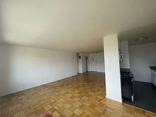 5th image of 3671 Hudson Manor Ter APT 11E