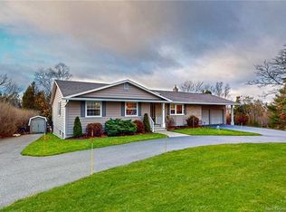 6 Burnett Ter, Rothesay, NB E2H 2N1