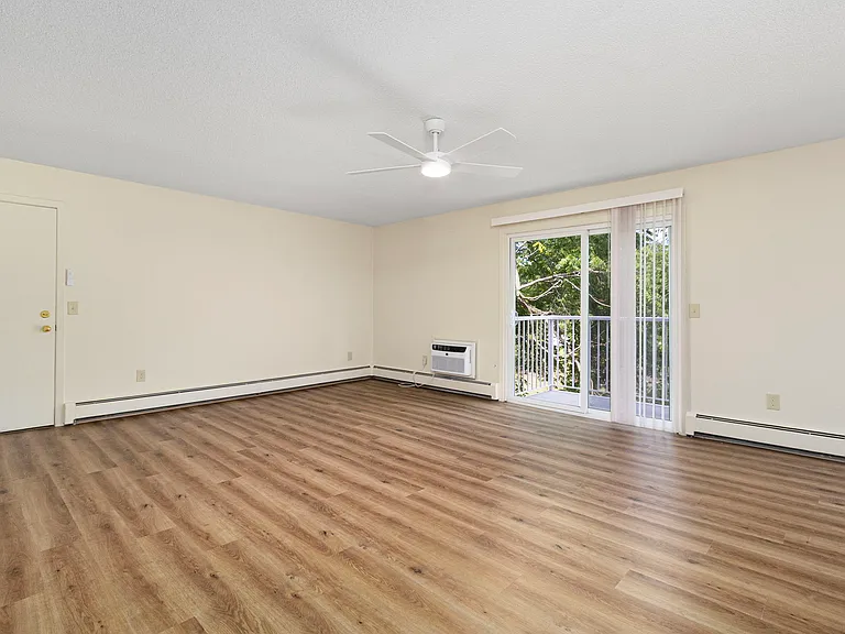 Parkway Apartments — Photo 43