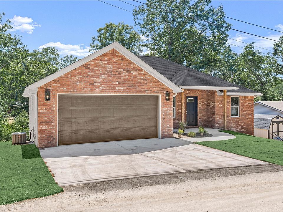 1st image of 7 Blandford Ln