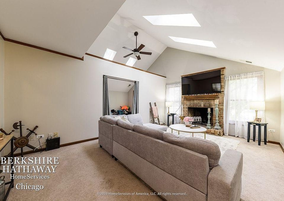 2505 E Hunter Dr Arlington Heights IL Zillow Apartments for Rent in Arlington Heights