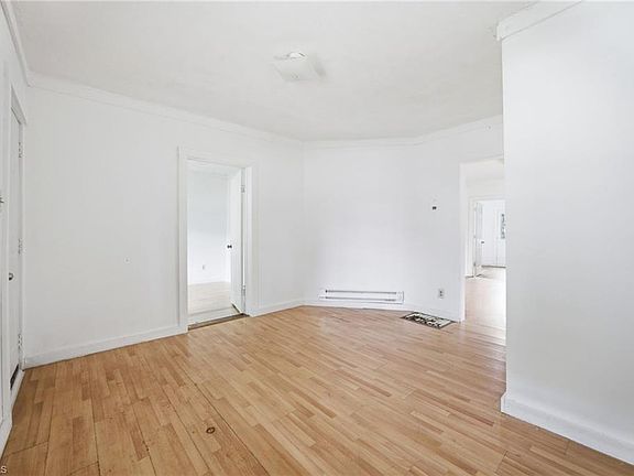 3rd image of 325 Dixie Broadway