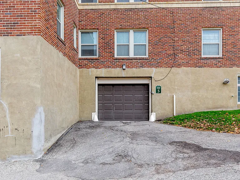 Hillside Apartments — Photo 1