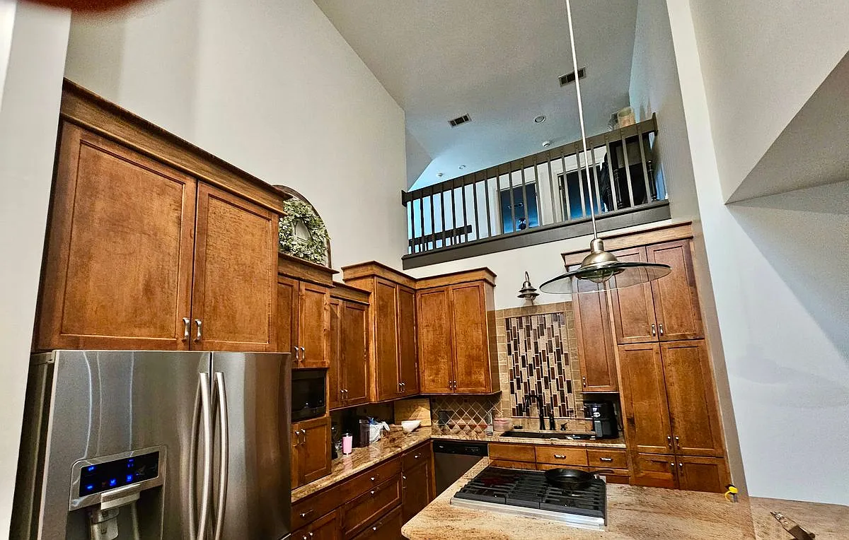 3 bed, 2.5 bath, 2427 sqft, $2,500 — Photo 4