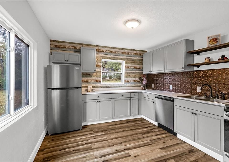 1st image of 8111 Park Ave