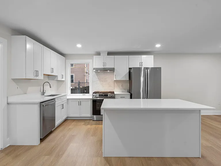 1546 Chapel St #3 — Photo 1