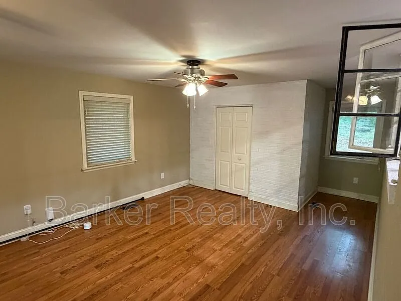 3 bed, 2.0 bath, 1456 sqft, $2,300 — Photo 4