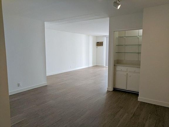 3rd image of 1419 S Bentley Ave APT 203