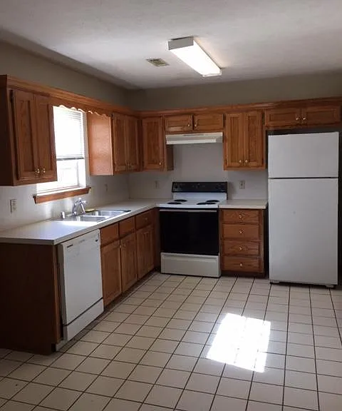 68 Oak Grove Cir #12 — Photo 2