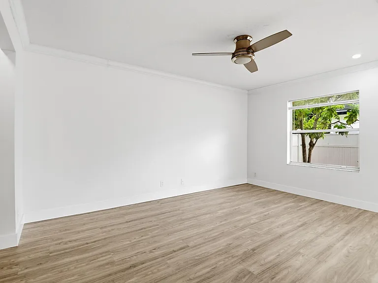 105 Vanessa St — Photo 21