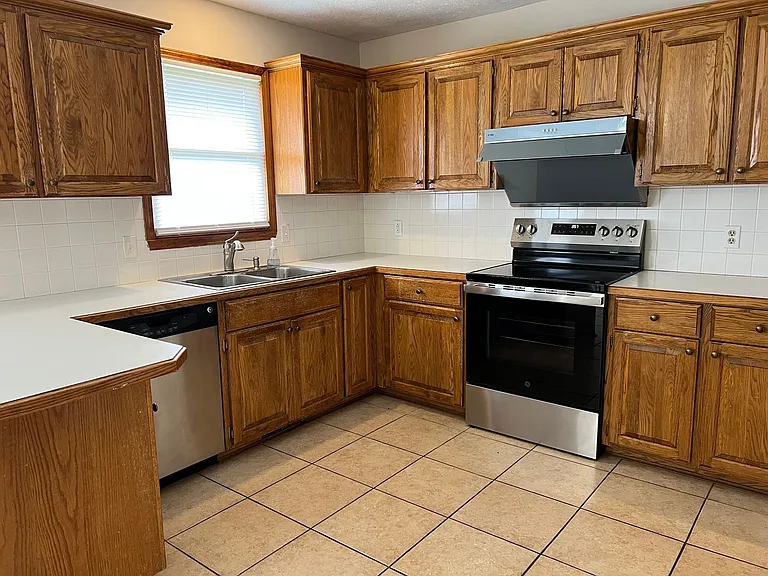 3243 S Nettleton Ave — Photo 7