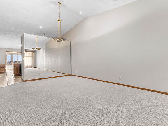 4th image of 1006 Williamson Cir