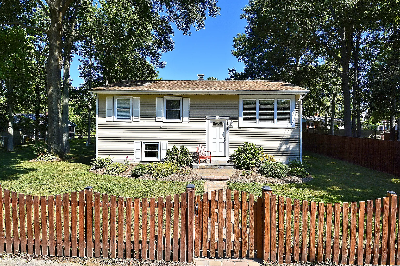 1252 Creek Dr photo 1