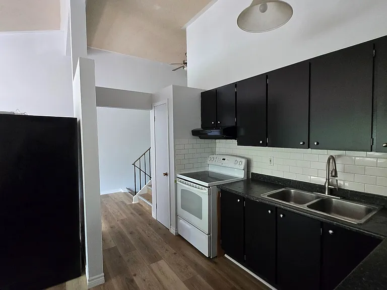 110 Overlea Dr — Photo 5