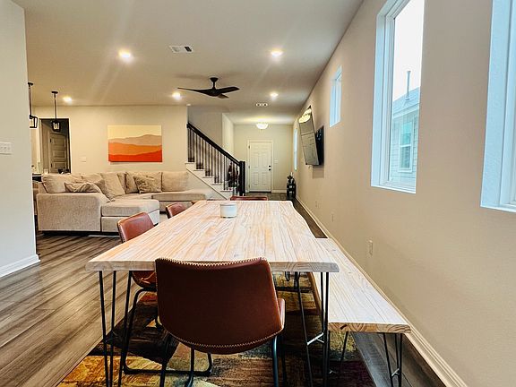 5th image of 2421 Berryville Ln