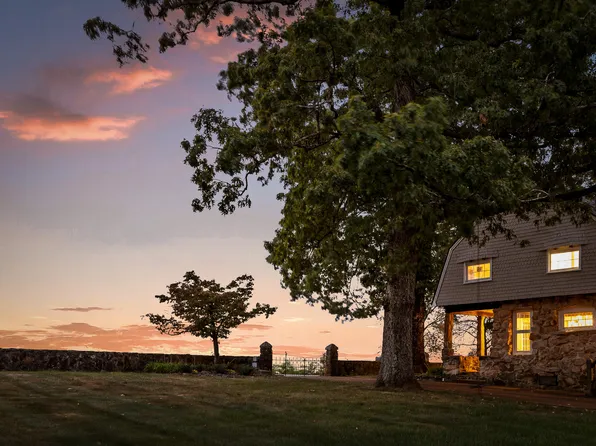 2507 E Brow Rd, Signal Mountain, TN 37377