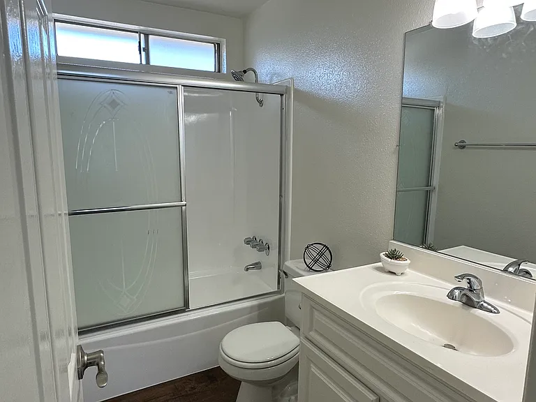 16205 Woodruff Ave — Photo 12