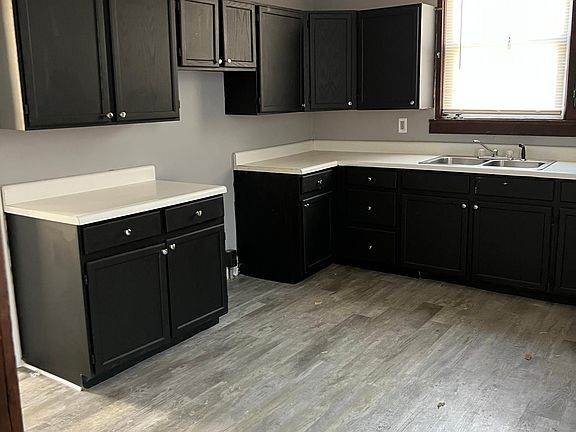 5th image of 411 W McClure Ave