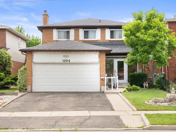 1004 Queensbridge Dr, Mississauga, ON L5C 3R1
