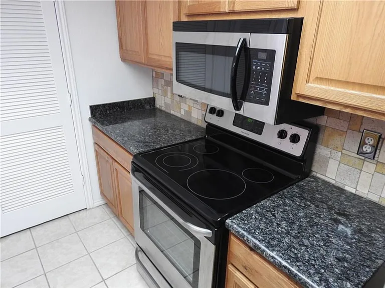 248 Jefferson Pkwy — Photo 9