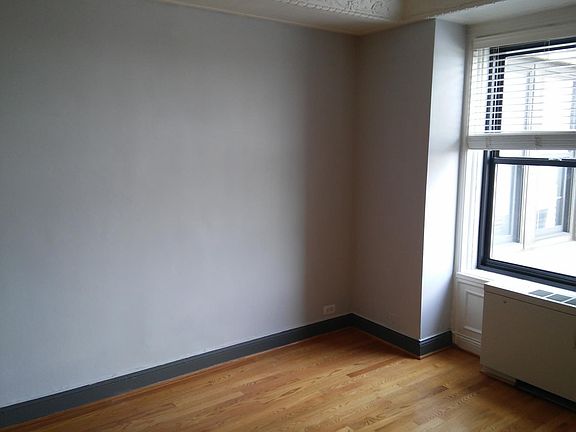 4th image of 15 E Kirby St APT 628