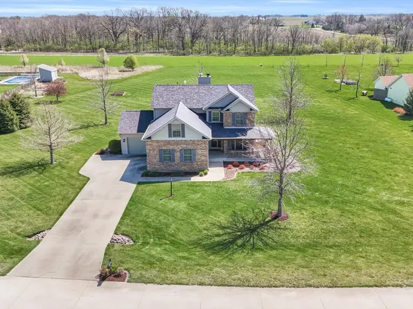2564 Natures Ln, Mahomet, IL 61853