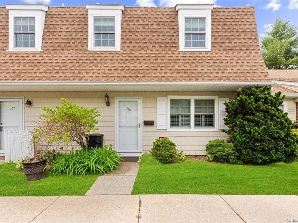 108 Cedar Shake Court #108, Huntington Station, NY 11746