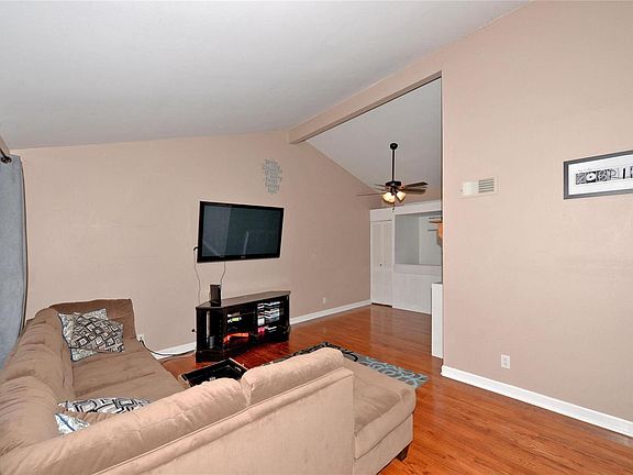 3rd image of 4509 Thicket Dr