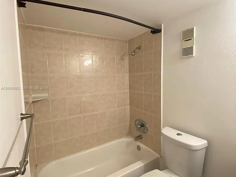 2761 Taft St #405 — Photo 15