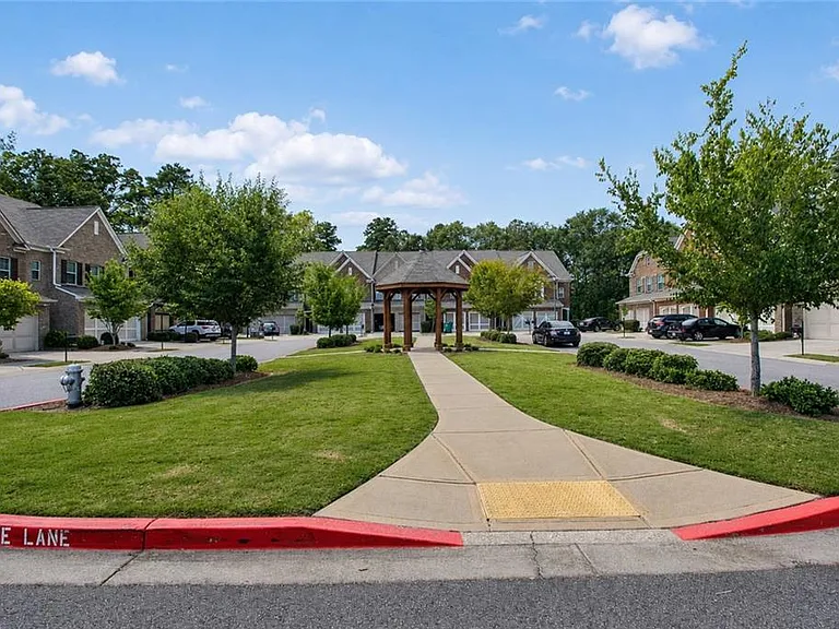 2132 Greencrest Cir — Photo 37