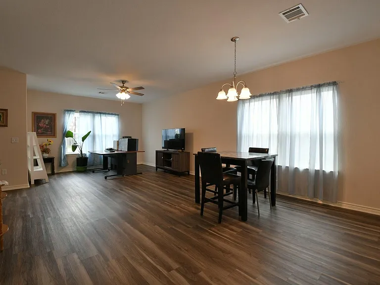5817 Gaston St — Photo 12