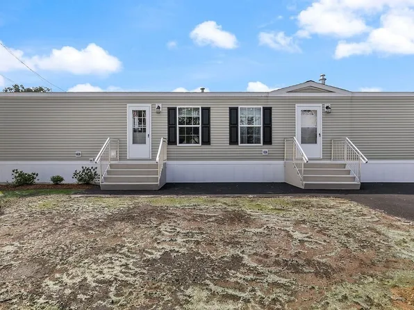 2 H St, Merrimac, MA 01860