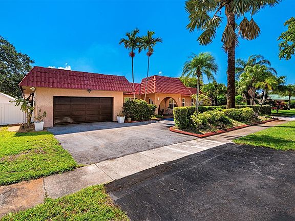 3rd image of 1420 SW 74th Avenue