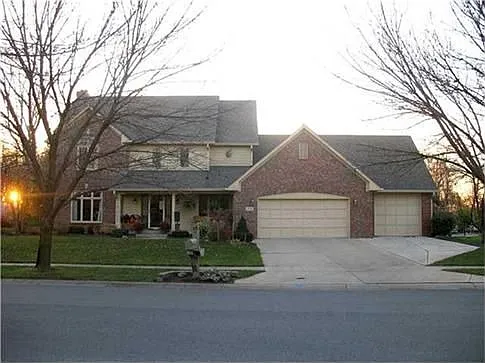 1374 Eagle Crest Dr photo 1