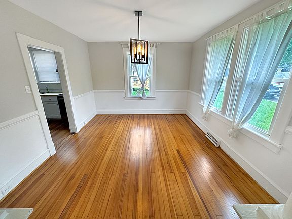 3rd image of 1700 Fenton St