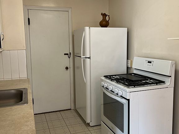 4th image of 15127 Lake Ave #204
