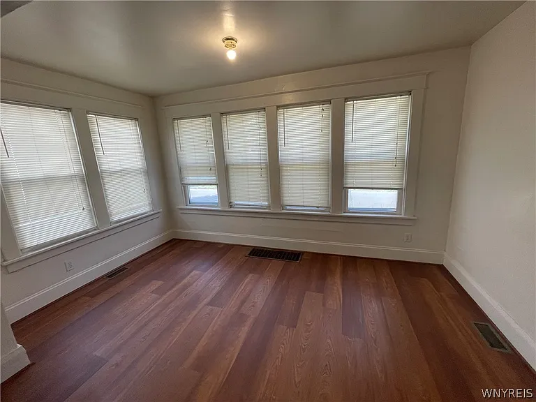 422 Moselle St — Photo 9