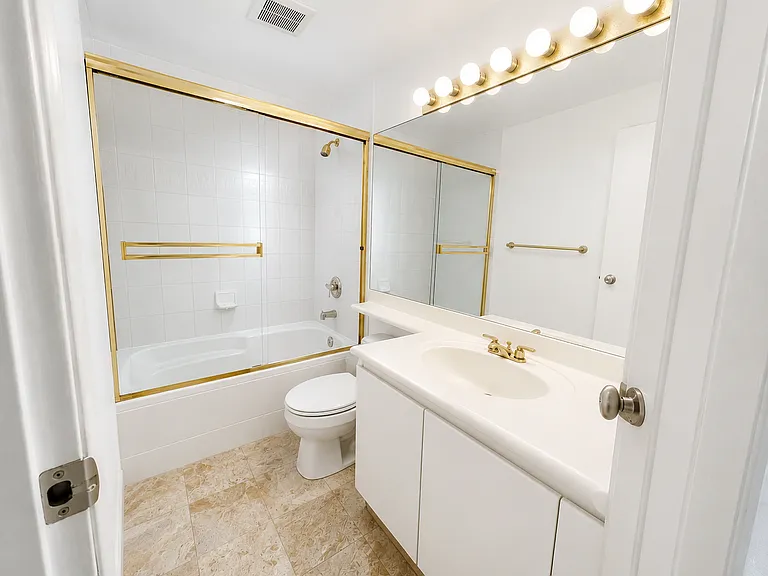 2628 Ash St #308 — Photo 11