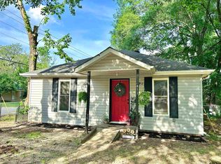 411 N Henry St, Lindale, TX 75771