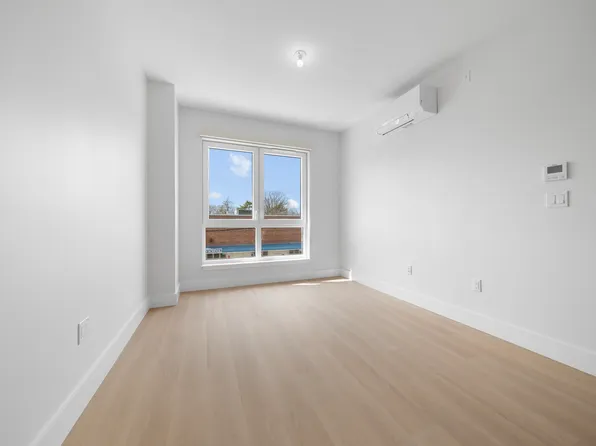 77-63 Vleigh Place image 4 of 13