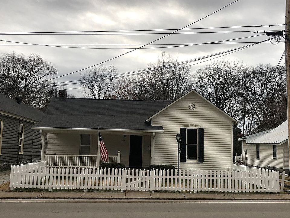 1st image of 224 1st Ave S